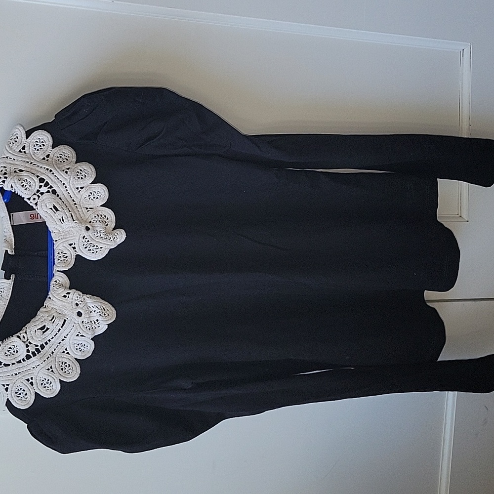 Chic Black Blouse with Lace Collar